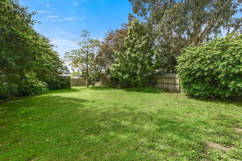 Photo - 87 Winmalee Drive, Glen Waverley VIC 3150 - Image 7