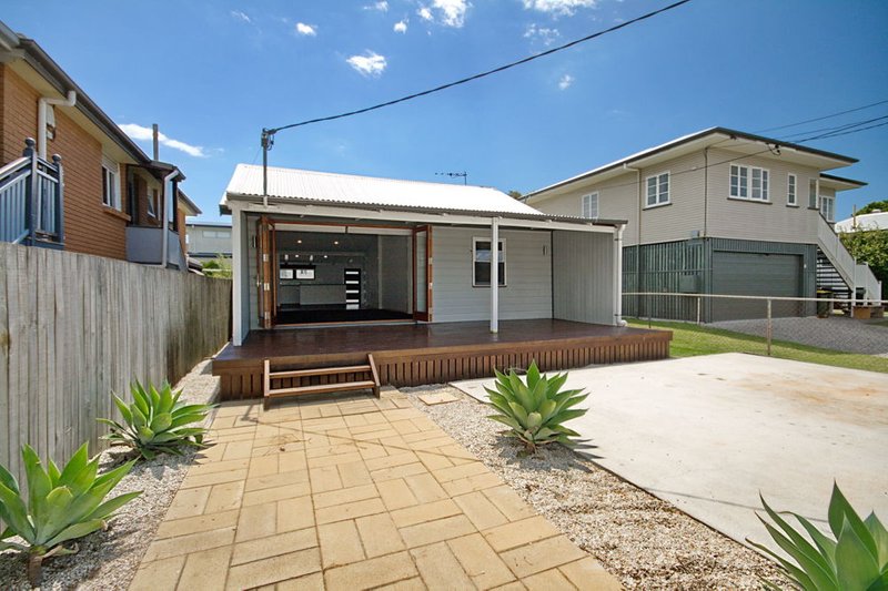 871 Esplanade , Lota QLD 4179