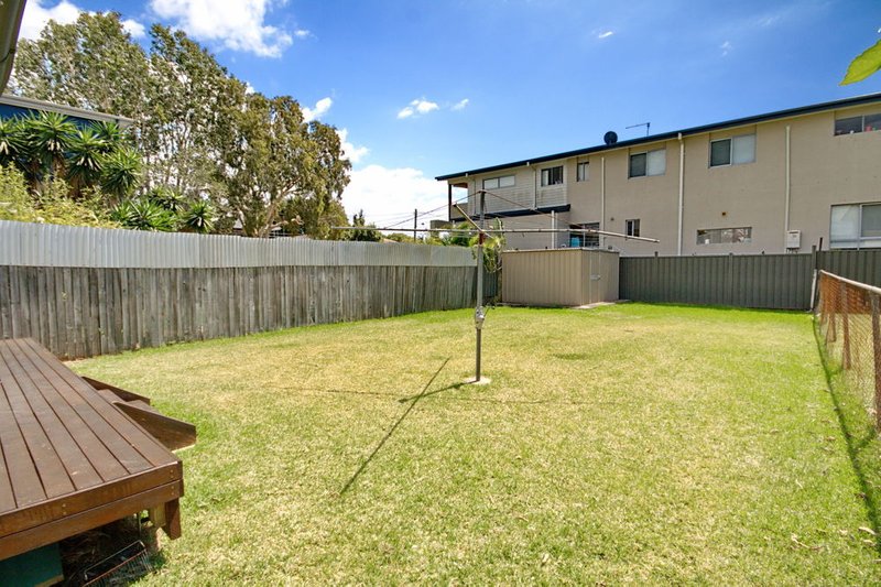 Photo - 871 Esplanade , Lota QLD 4179 - Image 3