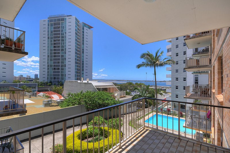 Photo - 8/72 Marine Parade, Southport QLD 4215 - Image 9