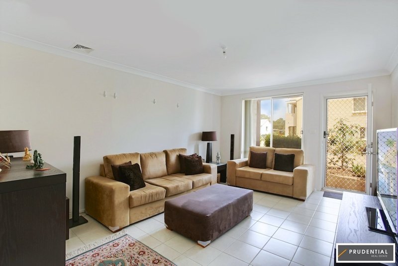 Photo - 8/72 Parliament Road, Macquarie Fields NSW 2564 - Image 2