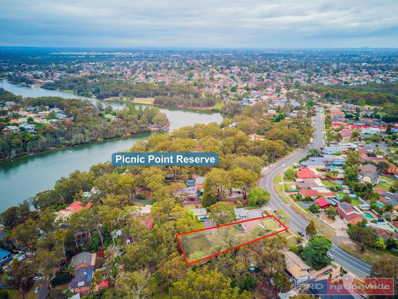 876 Henry Lawson Drive, Picnic Point NSW 2213