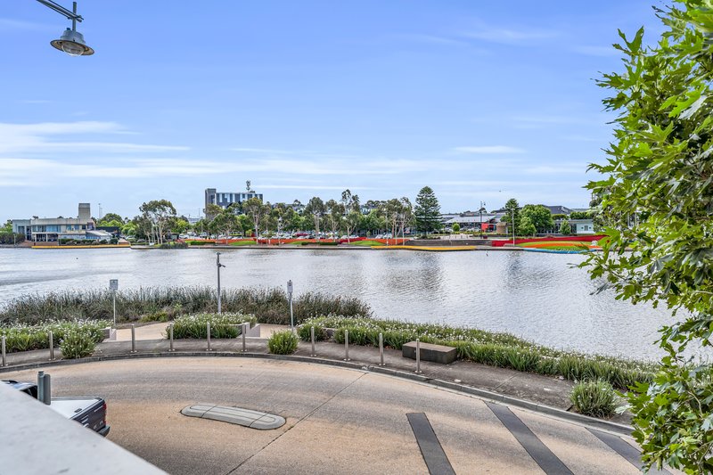 Photo - 8/76 The Esplanade, Caroline Springs VIC 3023 - Image 16