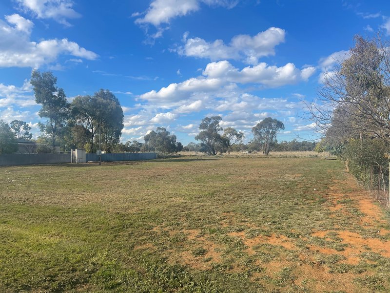 Photo - 88-90 Cowper Street, Hillston NSW 2675 - Image 2