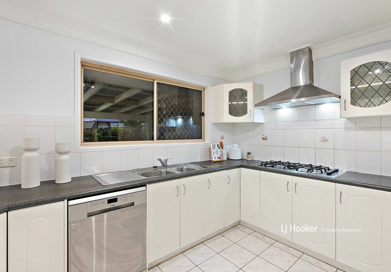 Photo - 88 Bannockburn Crescent, Parkinson QLD 4115 - Image 9