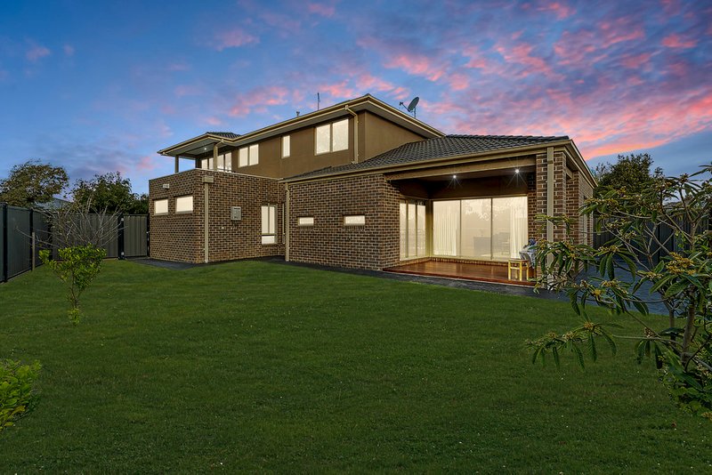 Photo - 88 Bridgehaven Drive, Craigieburn VIC 3064 - Image 13