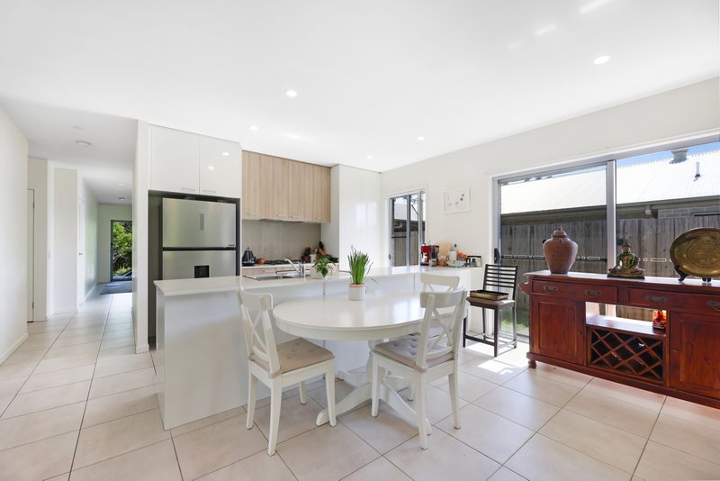 Photo - 88 Edwardson Drive, Coomera QLD 4209 - Image 6