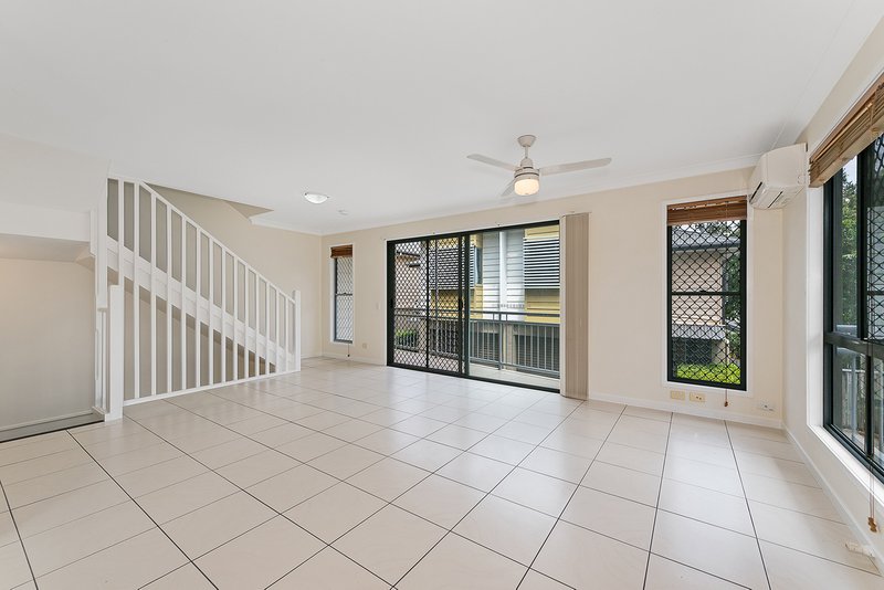 Photo - 8/8 Eric Road, Holland Park QLD 4121 - Image 4