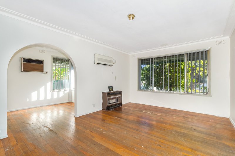 Photo - 88 Grayson Drive, Scoresby VIC 3179 - Image 3