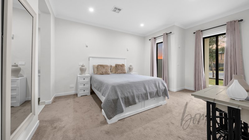 Photo - 88 Highlander Drive, Craigieburn VIC 3064 - Image 16