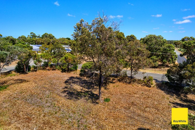 Photo - 88 Katoomba Street, Orana WA 6330 - Image 7