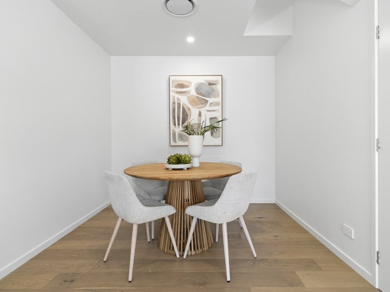 Photo - 8/8 Lawrence Lyons Place, Kenmore QLD 4069 - Image 11