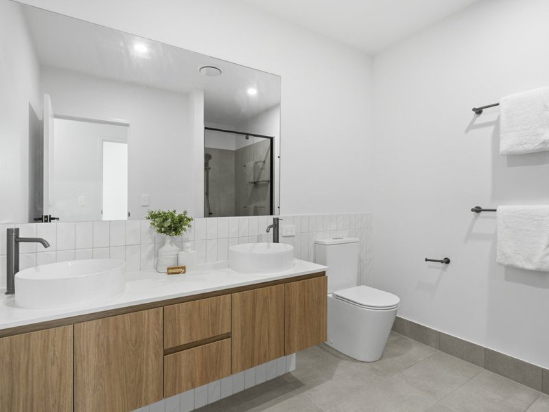 Photo - 8/8 Lawrence Lyons Place, Kenmore QLD 4069 - Image 13