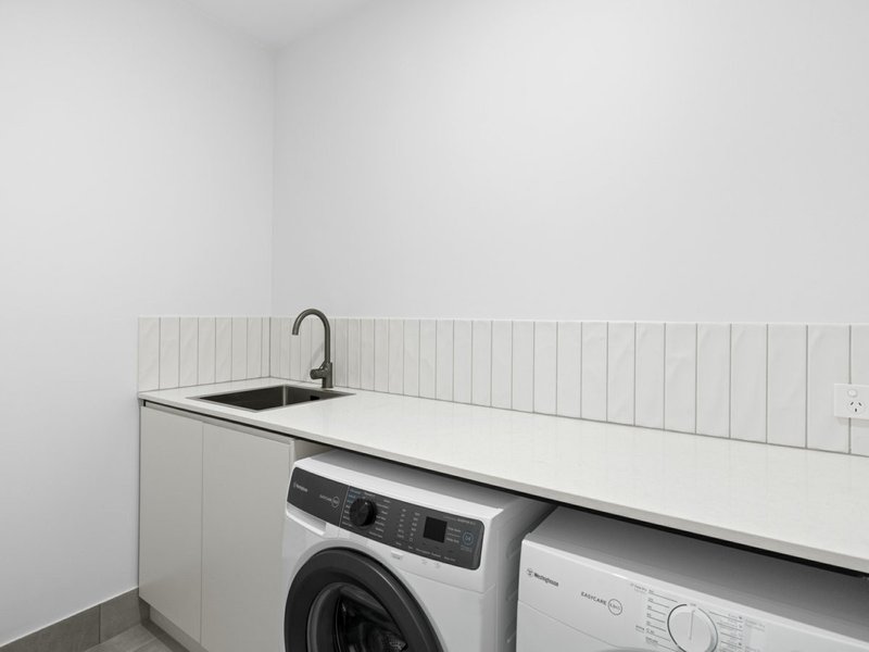 Photo - 8/8 Lawrence Lyons Place, Kenmore QLD 4069 - Image 20