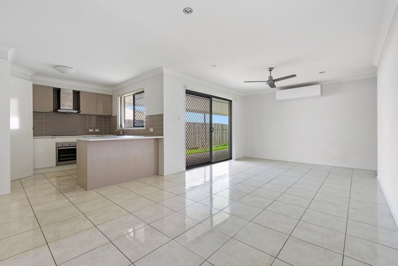 Photo - 88 Littleford Circuit, Bundamba QLD 4304 - Image 4