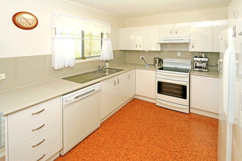 Photo - 88 Menzies Street, Park Avenue QLD 4701 - Image 4