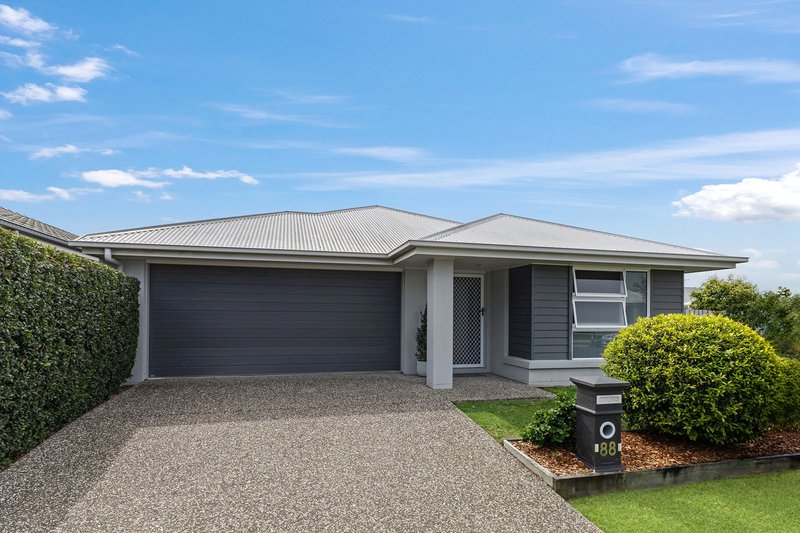 Photo - 88 Promenade Circuit, Rothwell QLD 4022 - Image 2