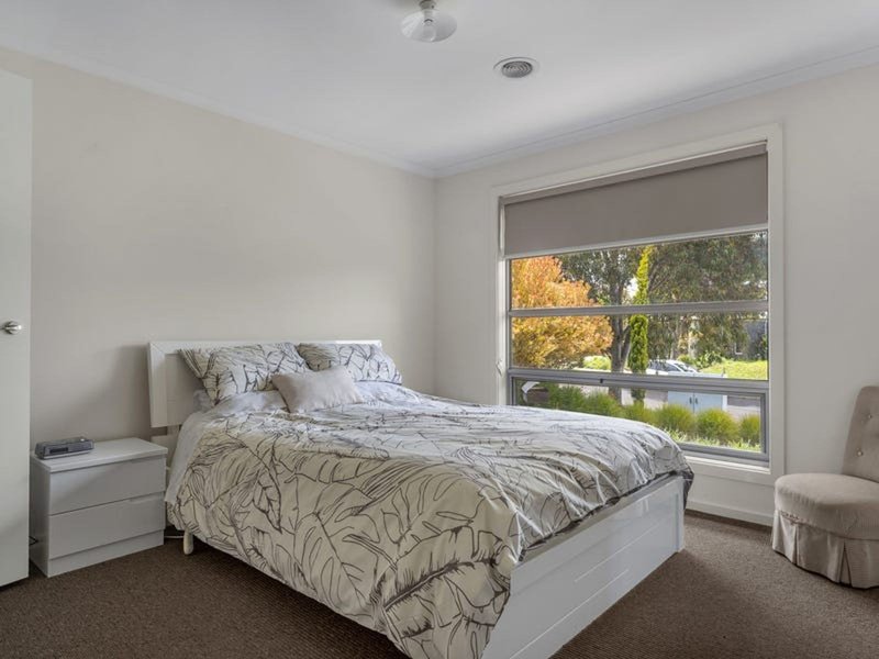 Photo - 8/8 Silverdale Drive, Bacchus Marsh VIC 3340 - Image 5