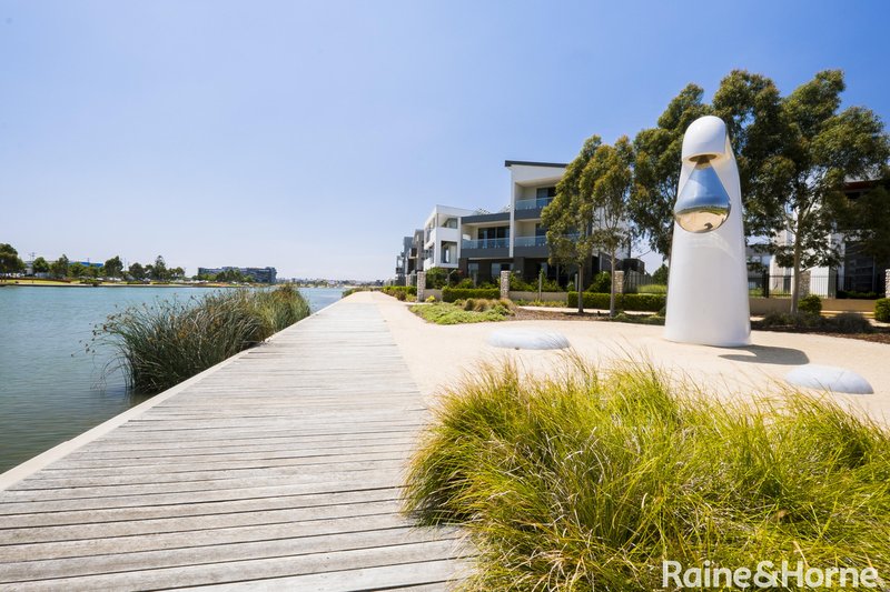 Photo - 8/8 The Crossing, Caroline Springs VIC 3023 - Image 17