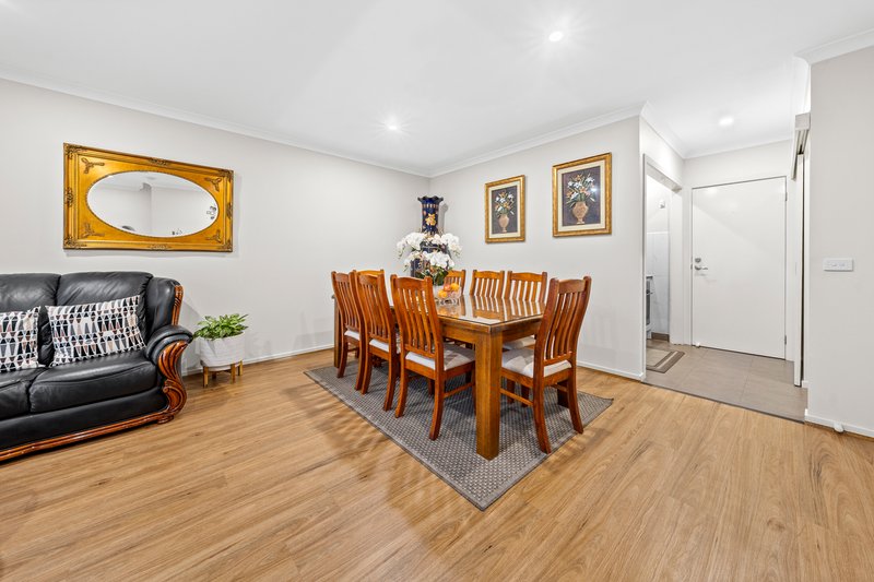 Photo - 8/8 The Crossing, Caroline Springs VIC 3023 - Image 10