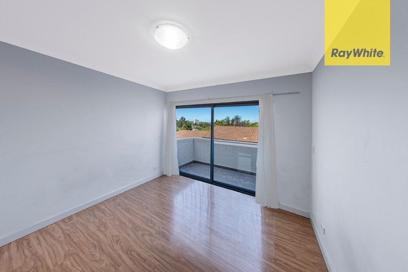 Photo - 8/8 Una Street, Harris Park NSW 2150 - Image 4