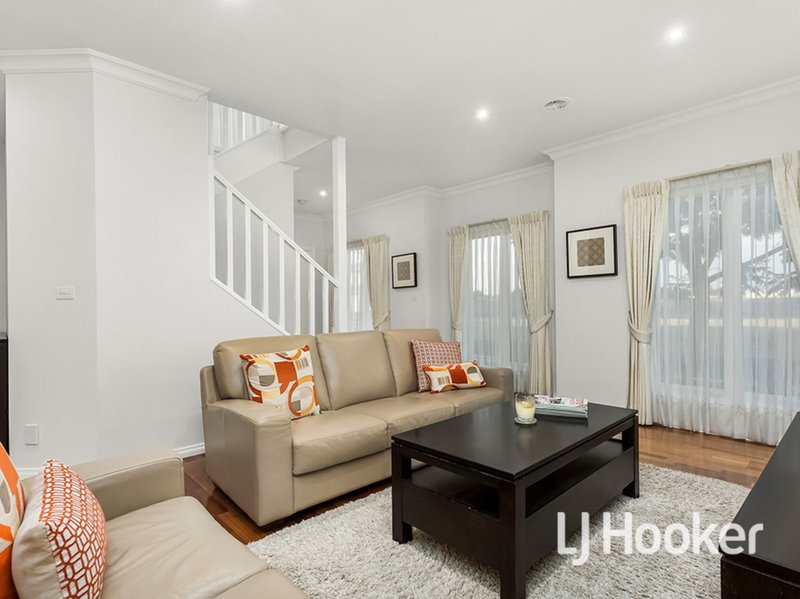 Photo - 88 Waratah Drive, Altona Meadows VIC 3028 - Image 3