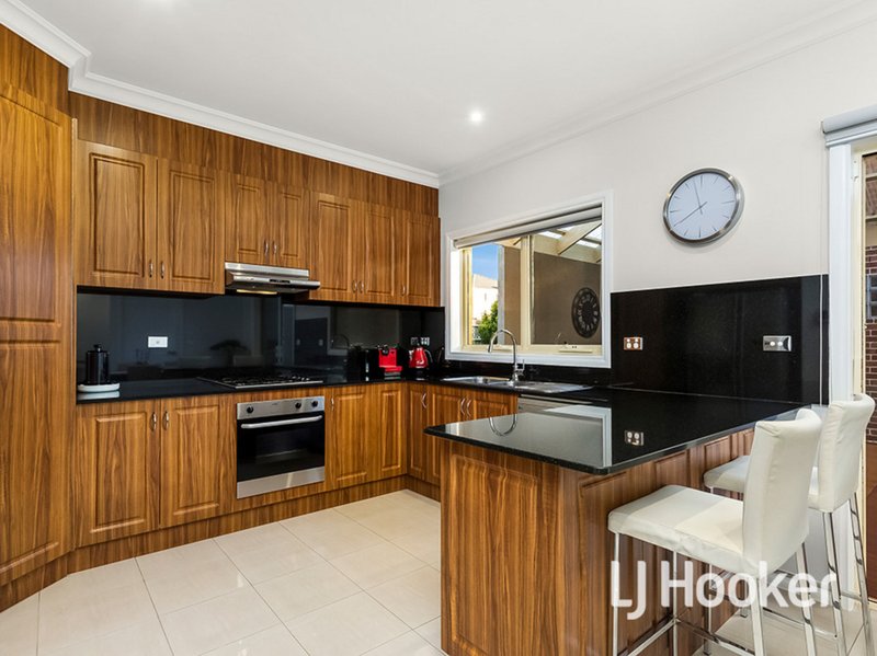 Photo - 88 Waratah Drive, Altona Meadows VIC 3028 - Image 4