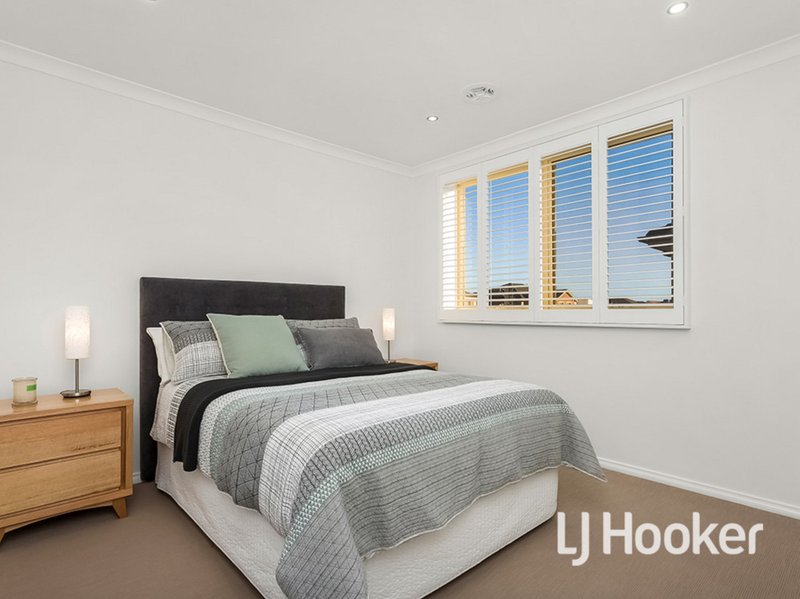 Photo - 88 Waratah Drive, Altona Meadows VIC 3028 - Image 8