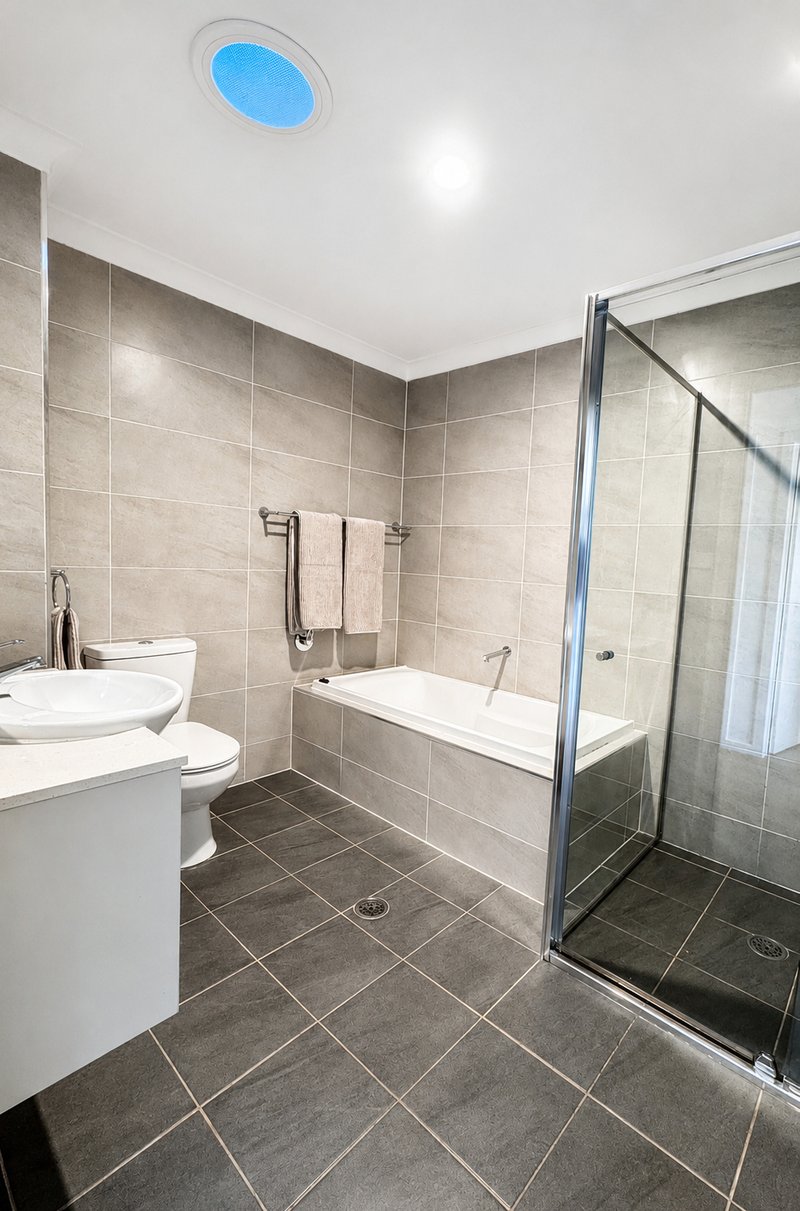 Photo - 88 William Hart Crescent, Penrith NSW 2750 - Image 5