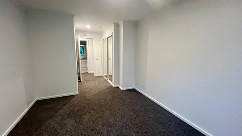 Photo - 8/88 Southbank Boulevard, Southbank VIC 3006 - Image 4