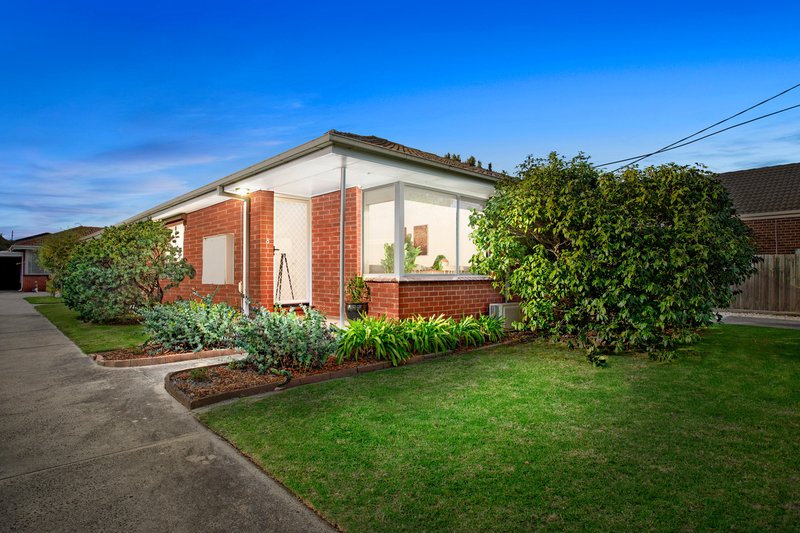 Photo - 8/9-11 Radcliff Avenue, Cheltenham VIC 3192 - Image 2