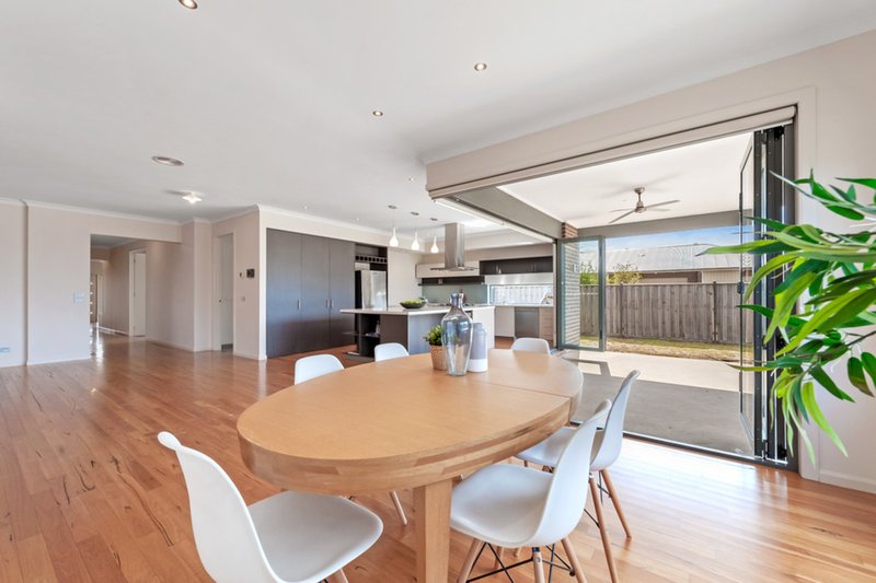 Photo - 89 Arbour Boulevard, Burnside Heights VIC 3023 - Image 12