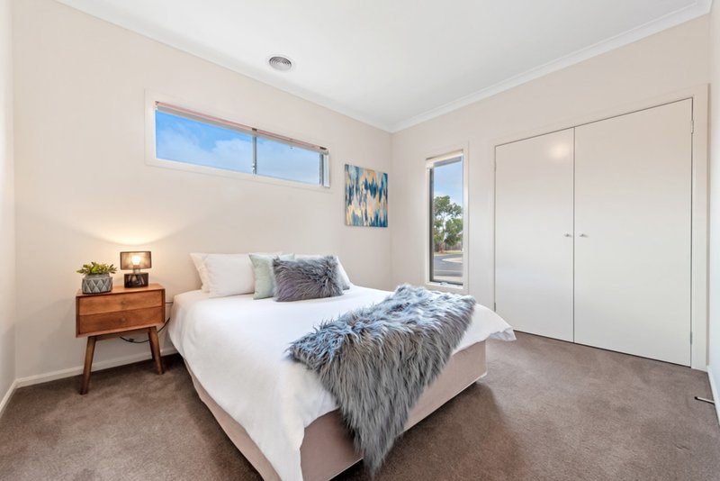 Photo - 89 Arbour Boulevard, Burnside Heights VIC 3023 - Image 17