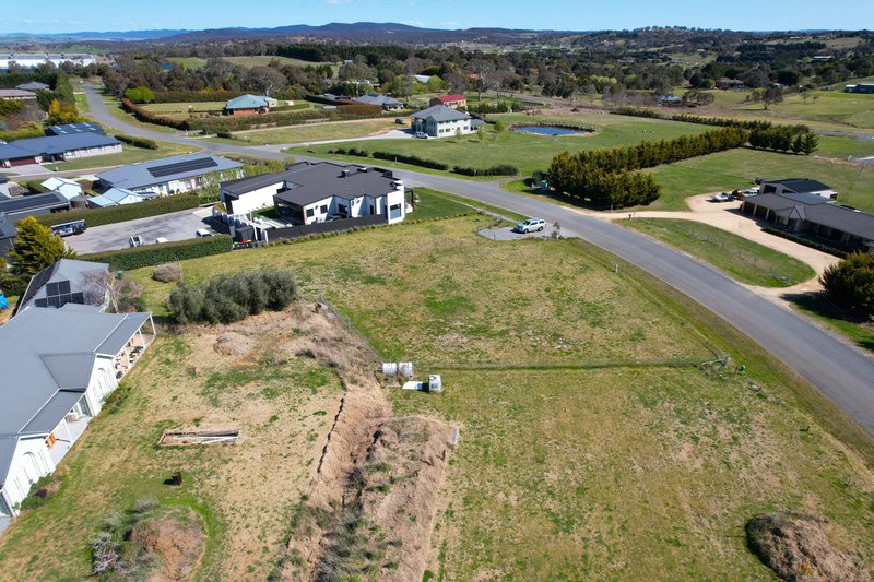 Photo - 89 Bonnett Drive, Goulburn NSW 2580 - Image 6