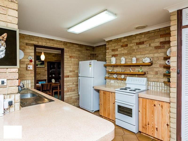 Photo - 89 Buckingham Road, Swan View WA 6056 - Image 5