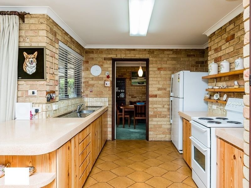 Photo - 89 Buckingham Road, Swan View WA 6056 - Image 7