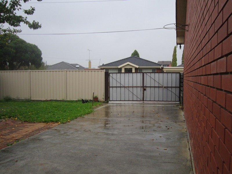 Photo - 89 Camms Road, Cranbourne VIC 3977 - Image 6