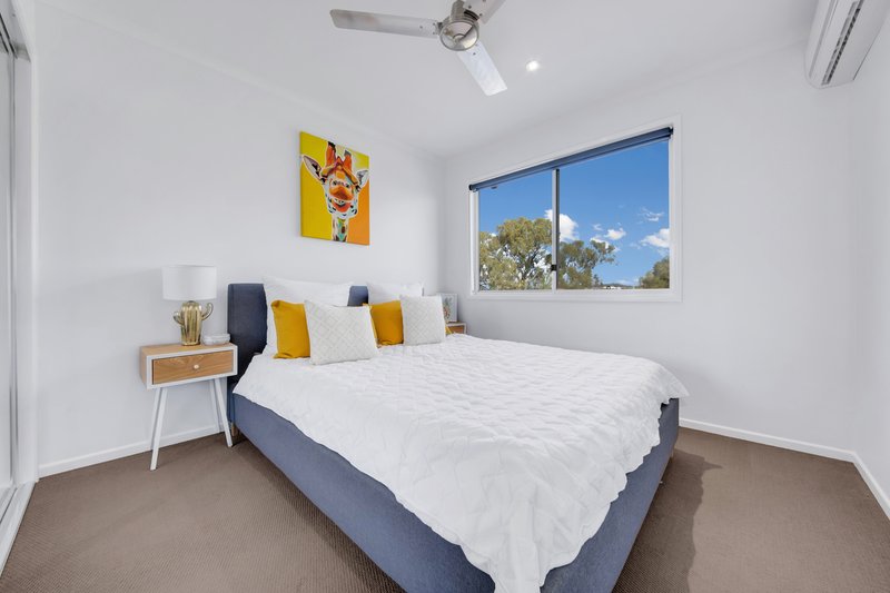 Photo - 8/9 Cockatoo Drive, New Auckland QLD 4680 - Image 3