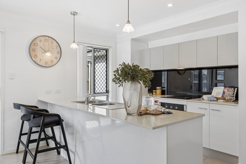 Photo - 89 Cootharaba Crescent, Warner QLD 4500 - Image 2