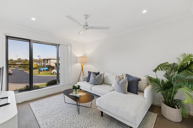Photo - 89 Cootharaba Crescent, Warner QLD 4500 - Image 4