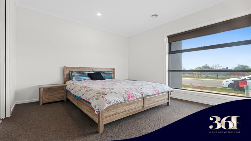 Photo - 89 Greenpoint Drive, Rockbank VIC 3335 - Image 9