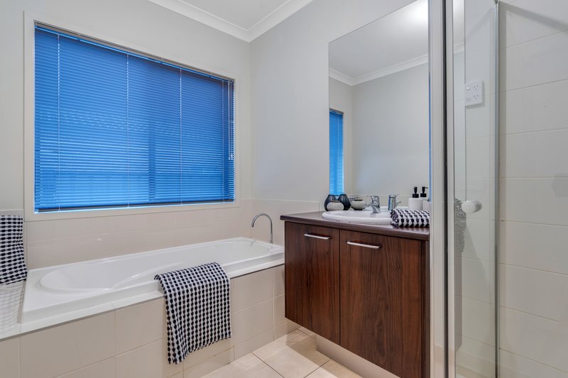 Photo - 89 Huntington Drive, Craigieburn VIC 3064 - Image 12