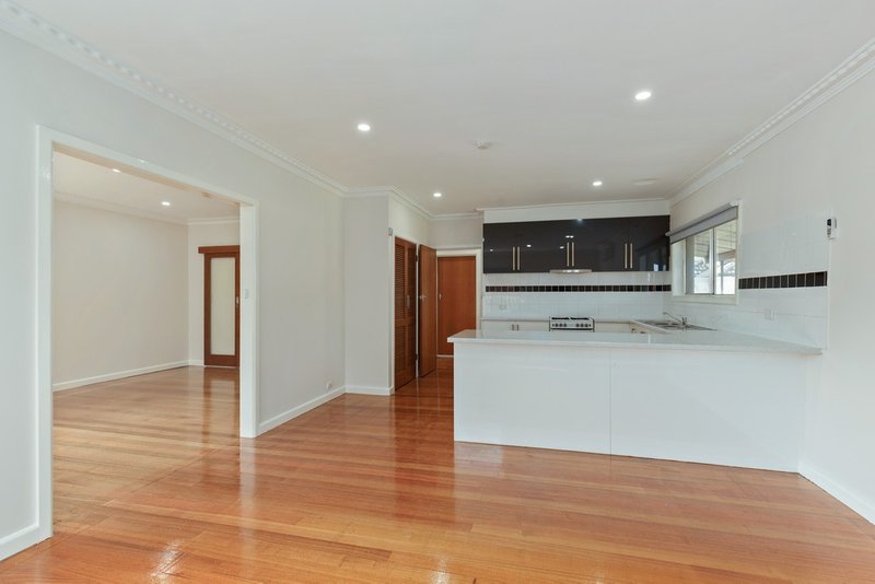 Photo - 89 Kingsway Drive, Lalor VIC 3075 - Image 3