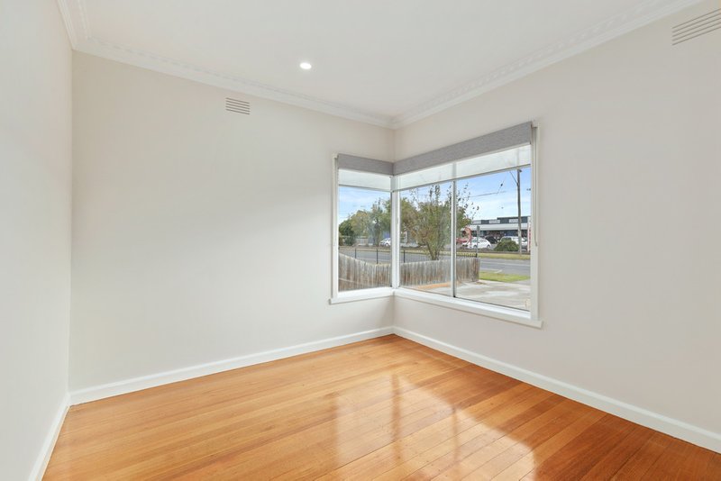 Photo - 89 Kingsway Drive, Lalor VIC 3075 - Image 7