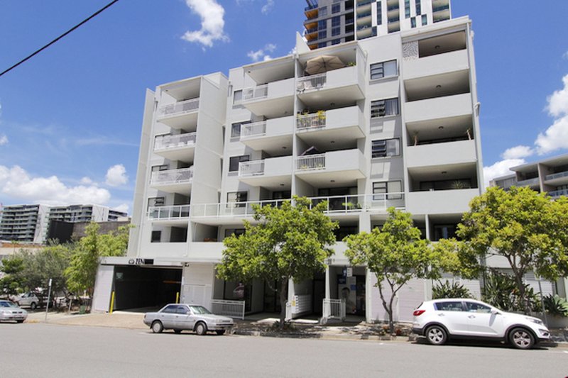 Photo - 8/9 Manning Street, South Brisbane QLD 4101 - Image 2