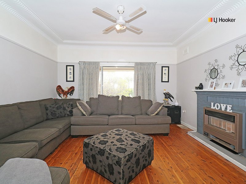 Photo - 89 Mitchelmore Street, Turvey Park NSW 2650 - Image 2