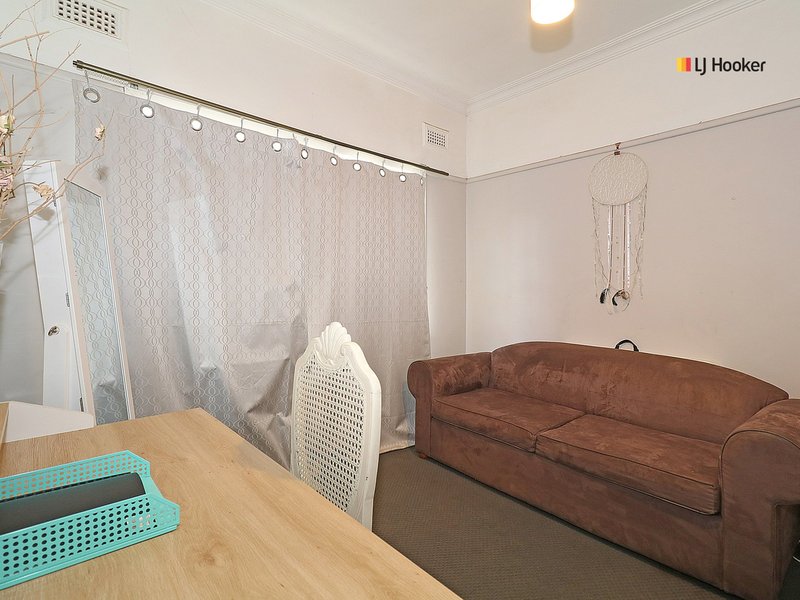 Photo - 89 Mitchelmore Street, Turvey Park NSW 2650 - Image 6