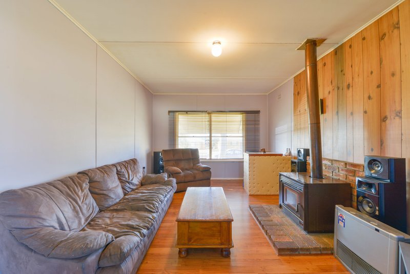 Photo - 89 Robert Street, Tamworth NSW 2340 - Image 3