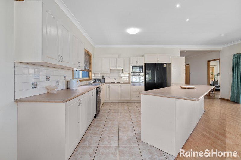 Photo - 89 Saywell Road, Macquarie Fields NSW 2564 - Image 5