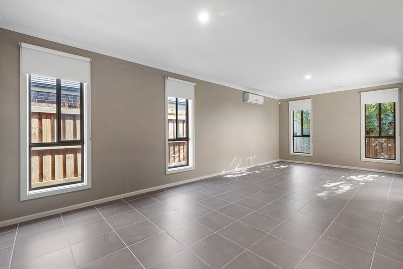 Photo - 89 Stanmore Crescent, Wyndham Vale VIC 3024 - Image 4